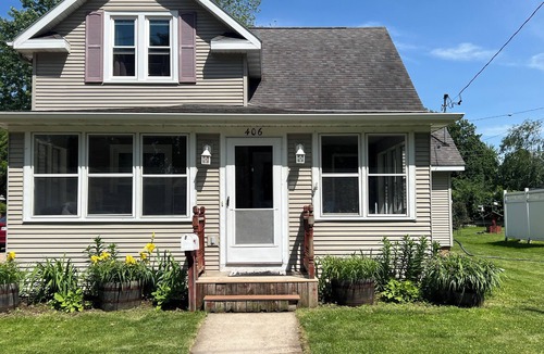 Omro House | NFL Draft Rental - 45min drive to Lambeau. 21 West to 41 North, straight shotn