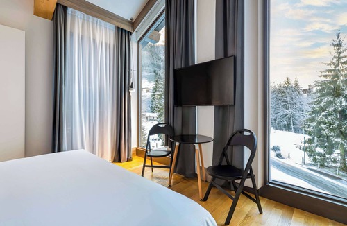 Riva Valdobbia Hotel | NH Collection Alagna Mirtillo Rosso
