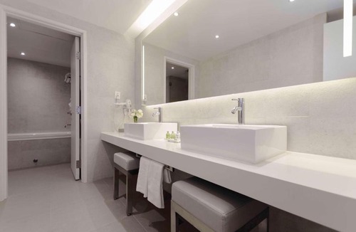 San Nicolas de los Garza Hotel | NH Monterrey La Fe