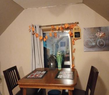Niagara Falls House | Niagara falls cottage unit with loft