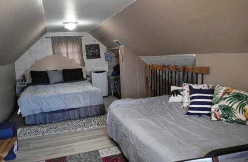 Niagara Falls House | Niagara falls cottage unit with loft