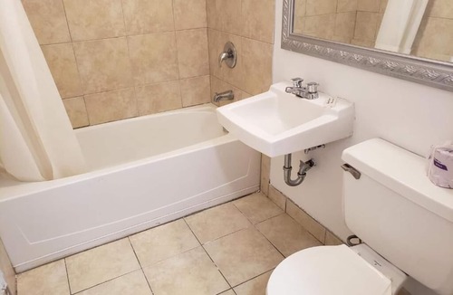 Niagara Falls Hotel | Niagara Falls Courtside Inn