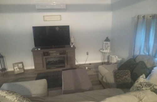 West Liberty Cottage | Nice 1-bedroom cottage with AC in charming West Liberty