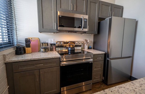 Buchanan Apartment | Nice 1BR King Bed Apartment: Brewery|River|Downtown