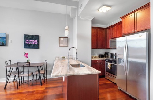 Olde Kensington Apartment | Nice 1BR Luxury Flat - Pool & Gym