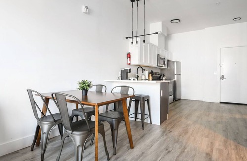 Elizabeth Apartment | Nice 1BR next to EWR i5y4