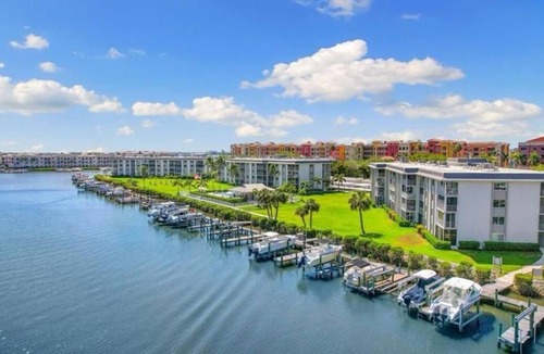Redevelopment Area Condo | Nice 2-bedroom condo with AC in fabulous Naples with dock and pool ground floor!