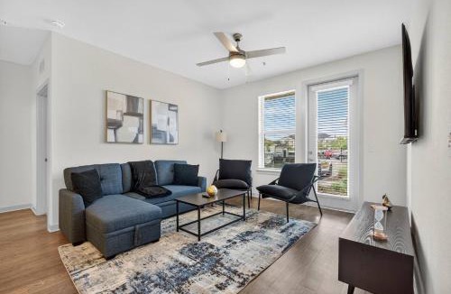Arlington Apartment | Nice 2 BR Apt|King Bed|Pool |Gym|Clse 2 Beach/Mayo