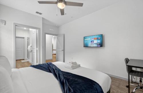 Arlington Apartment | Nice 2 BR Apt|King Bed|Pool |Gym|Clse 2 Beach/Mayo