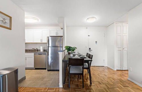 North Brookline Apartment | Nice 2bd/1.5ba Next to BU 7qn5