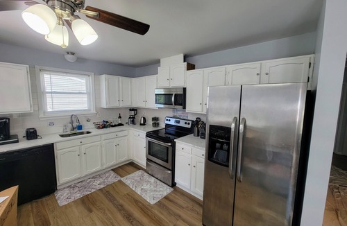Pasadena House | Nice 5 BDR/3 BATH Home near BWI Airport with WIFI, Beach, Parking, Ambiance