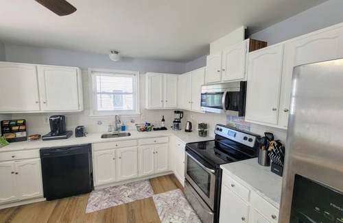 Pasadena House | Nice 5 BDR/3 BATH Home near BWI Airport with WIFI, Beach, Parking, Ambiance
