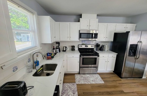 Pasadena House | Nice 5 BDR/3 BATH Home near BWI Airport with WIFI, Beach, Parking, Ambiance