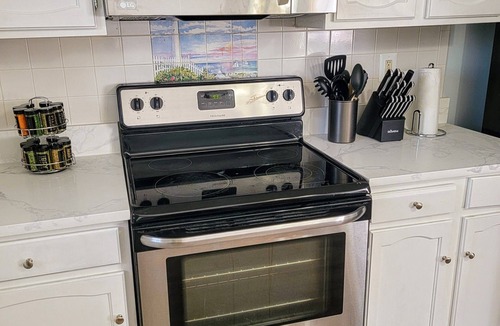 Pasadena House | Nice 5 BDR/3 BATH Home near BWI Airport with WIFI, Beach, Parking, Ambiance