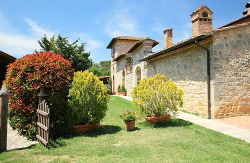Serre di Rapolano Villa | Nice apartment in villa for 2 people with pool, WIFI, A/C, TV and parking