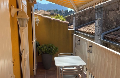 Cassis Apartment | Nice air-conditioned apartment, heart of the village, 2nd floor