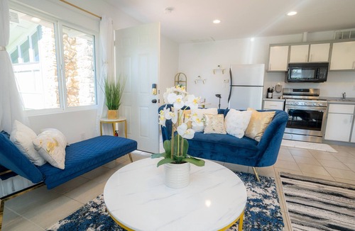 Chatsworth Apartment | NICE AND CLEAN SINGLE