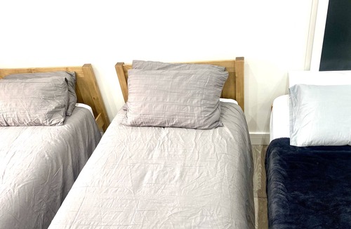 Luton Apartment | Nice And Cosy Large Studio Near to London Luton Airport (Pet Friendly)