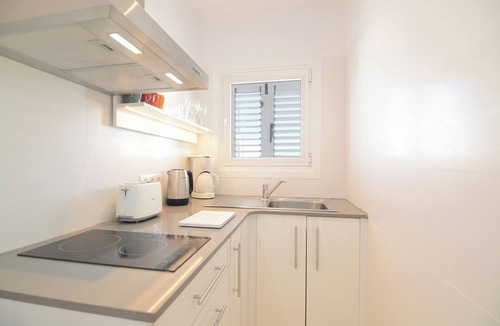 Cap Martinet Apartment | Nice and quiet apartments located 100 meters from the beach