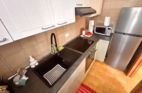 Sirolo Apartment | Nice and spacious one-bedroom apartment with garden in the center