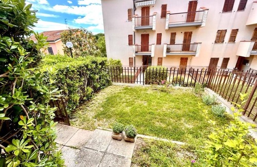 Sirolo Apartment | Nice and spacious one-bedroom apartment with garden in the center