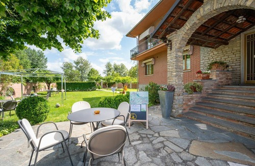 Castagnole delle Lanze Apartment | Nice apartment for 4 guests with pool, WIFI, A/C, TV and patio