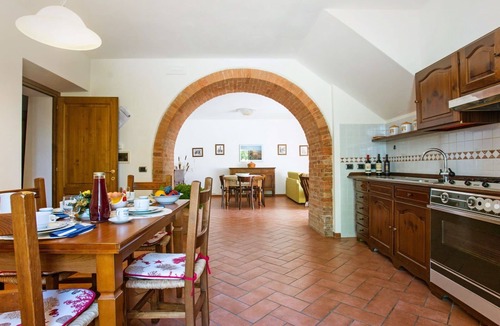 Guistrigona Villa | Nice apartment in villa for 5 people with WIFI, TV, patio, pets allowed and parking