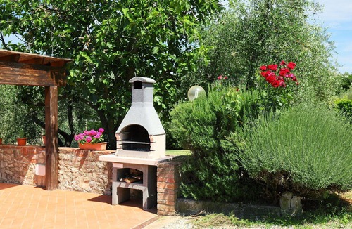 Guistrigona Villa | Nice apartment in villa for 5 people with WIFI, TV, patio, pets allowed and parking