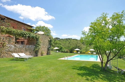 Castelnuovo Berardenga Apartment | Nice apartment for 2 people with pool, A/C, WIFI, pets allowed and panoramic view
