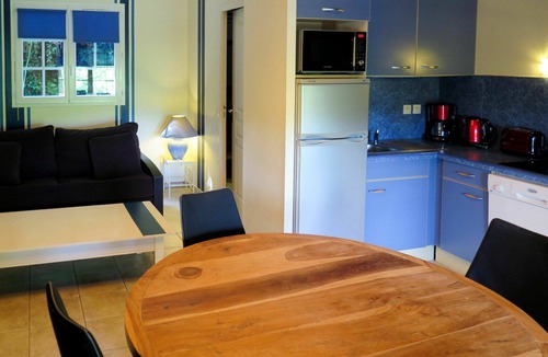La Bastide-Clairence Apartment | Nice apartment for 6 people with pool, WIFI, TV, terrace and pets allowed