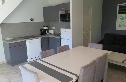 La Bastide-Clairence Apartment | Nice apartment for 6 people with pool, WIFI, TV, terrace and pets allowed
