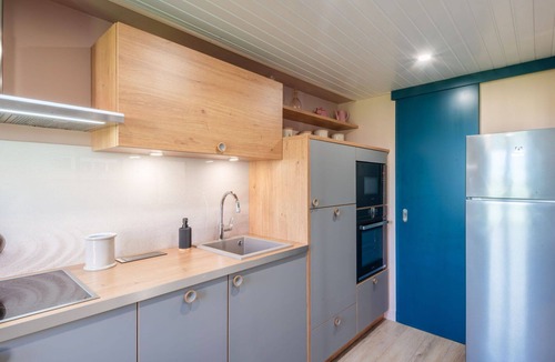 Creances Villa | Nice apartment in villa for 4 guests with WIFI, TV, terrace and pets allowed