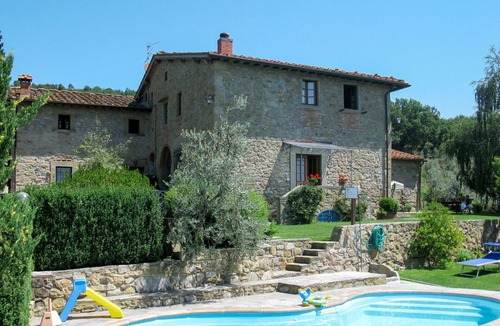 Loro Ciuffenna Villa | Nice apartment in villa for 6 guests with WIFI, pool and terrace