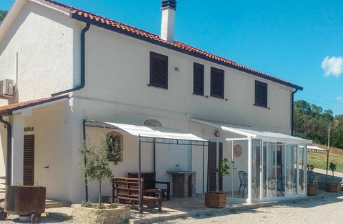 Cologna Spiaggia Villa | Nice apartment in villa with hot tub, pool, A/C, WIFI, TV, patio, pets allowed and panoramic view