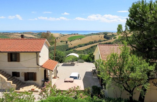 Cologna Spiaggia Villa | Nice apartment in villa with hot tub, pool, A/C, WIFI, TV, patio, pets allowed and panoramic view