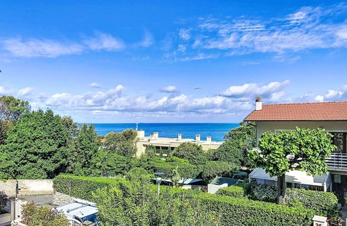 Castiglioncello Apartment | Nice apartment for 6 people with WIFI, TV, patio and pets allowed
