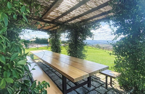 Montalcino Villa | Nice apartment in villa for 4 guests with pool, WIFI, patio, pets allowed and panoramic view