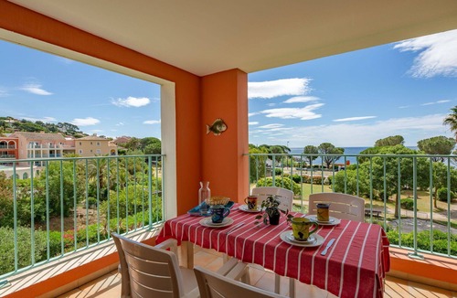 Les Issambres Apartment | Nice apartment for 6 people with pool, WIFI, A/C, TV and terrace