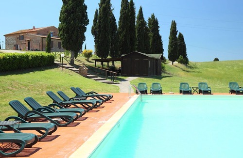 Ponte di Gabbiano Villa | Nice apartment in villa for 4 people with pool, WIFI, TV, pets allowed and parking, close to Siena