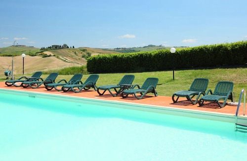 Ponte di Gabbiano Villa | Nice apartment in villa for 8 guests with pool, WIFI, TV, pets allowed and parking, close to Siena
