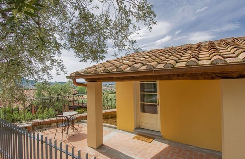 Pieve a Nievole Apartment | Nice apartment for 2 guests with hot tub, A/C, WIFI, pool, TV, patio and pets allowed