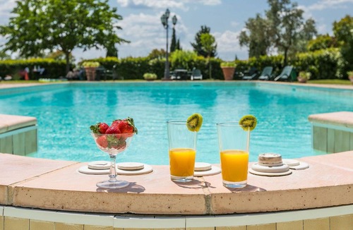 Capraia e Limite Villa | Nice apartment in villa for 6 people with pool, A/C, WIFI, TV and parking