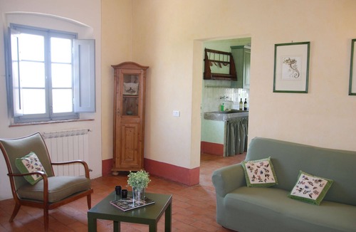 Castelfiorentino Villa | Nice apartment in villa for 4 guests with pool, WIFI and panoramic view, close to San Gimignano
