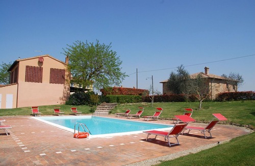 Castelfiorentino Villa | Nice apartment in villa for 4 guests with pool, WIFI and panoramic view, close to San Gimignano