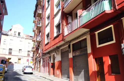 Uribarri Apartment | Nice apartment and centrally located near the City Hall. In the neighborhood of Uribarri