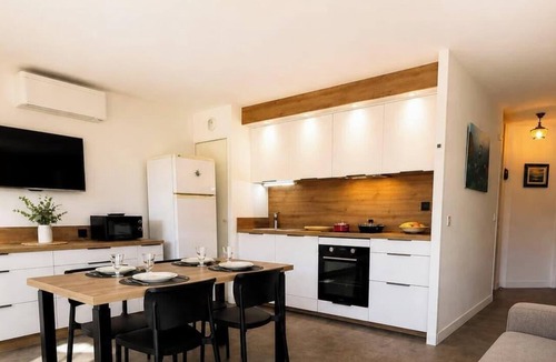 Saint-Raphael Apartment | Nice apartment by the sea, swimming pool, air conditioning, Wifi, private garage