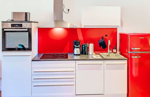Krummendeich Apartment | Nice apartment for 6 people with WIFI, TV, terrace and pets allowed