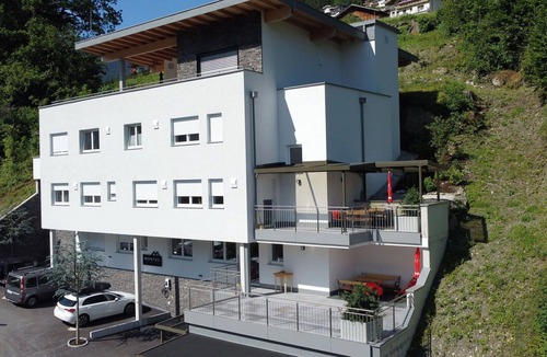 Hippach Apartment | Nice apartment for 18 people with WIFI, TV, terrace and pets allowed