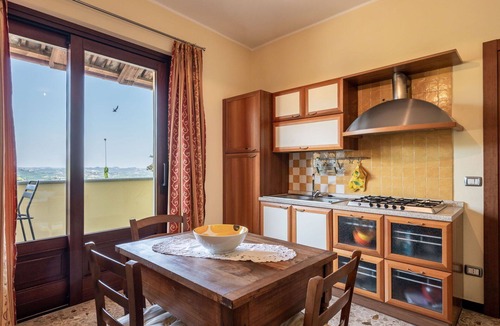 La Morra Apartment | Nice apartment for 2 people with WIFI, pool, TV, patio and pets allowed