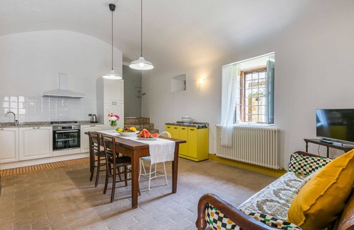 Stigliano Apartment | Nice apartment for 2 guests with WIFI, TV, patio, pets allowed and panoramic view